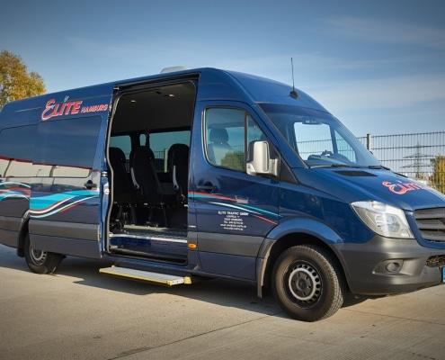 Mini-und-Midibus-Rollstuhlbus-Seitentuer-automatische-Trittstufe