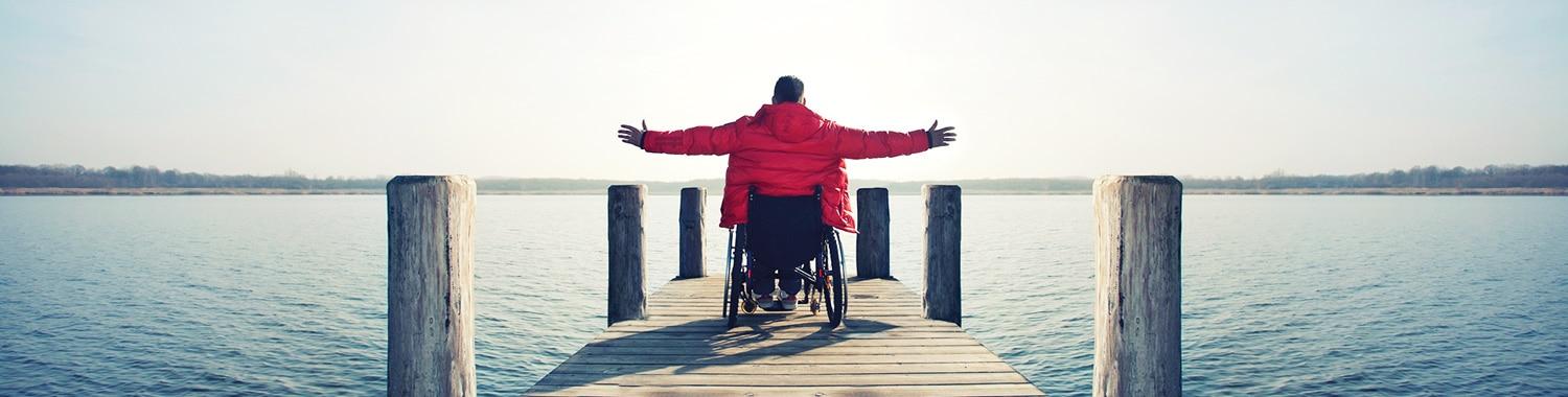 Rollstuhlfahrer-Urlaub-See-freudig_small